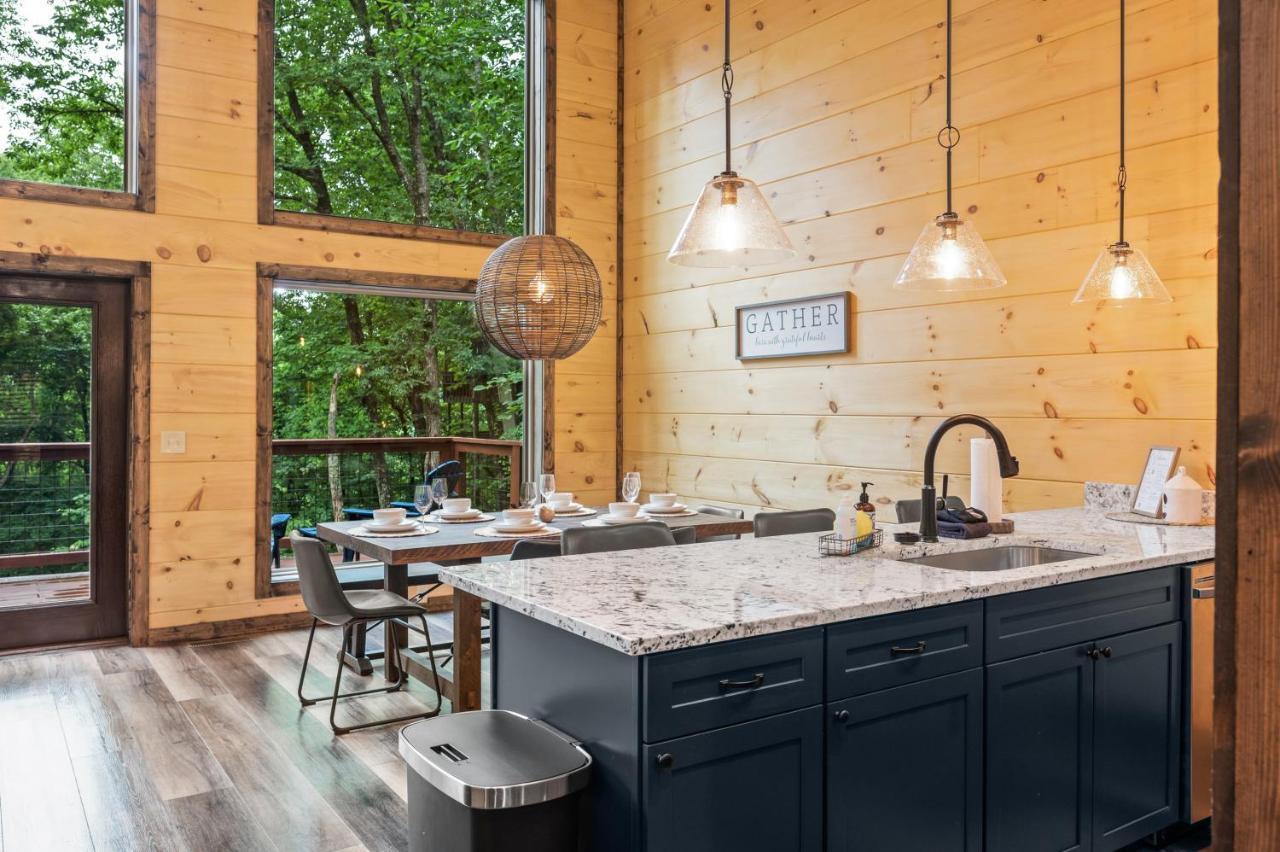 New Cozy Mountain Cabin Hot Tub Near Downtown Гетлинбург Екстериор снимка