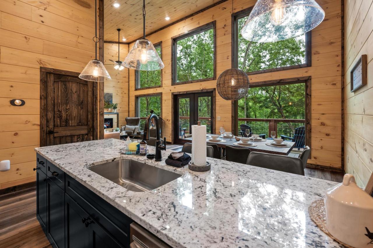 New Cozy Mountain Cabin Hot Tub Near Downtown Гетлинбург Екстериор снимка